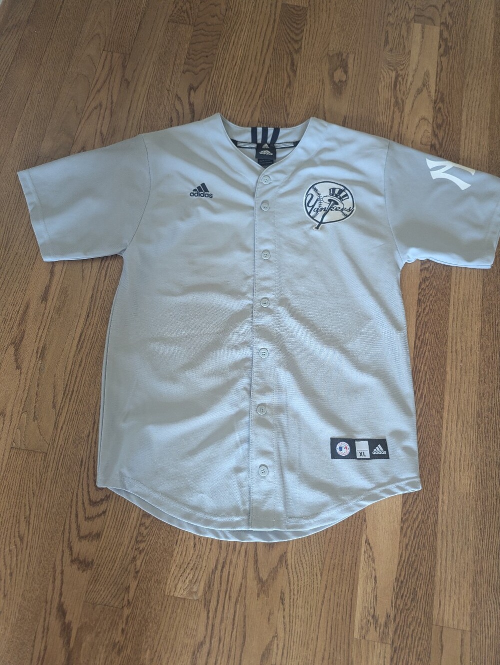 Adidas Youth Grey New York Yankees Jersey Size XL Baseball Button Down